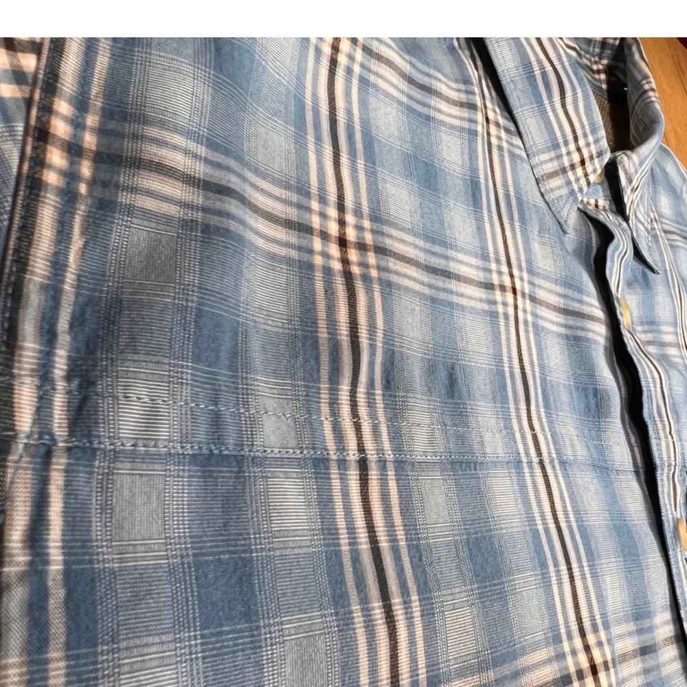 The North Face 2007 Men's Short Sleeve Plaid Shirt AXT7 Blue / White Zip‎ pocket